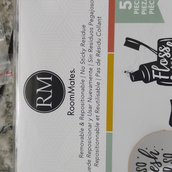 RoomMates removable and repositionable - Picture 5 of 5